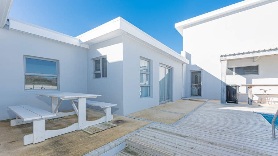8 Bedroom Property for Sale in Struisbaai Western Cape